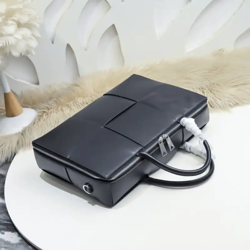 bo*te*ga Ve*ne*ta bags 2406ya0001