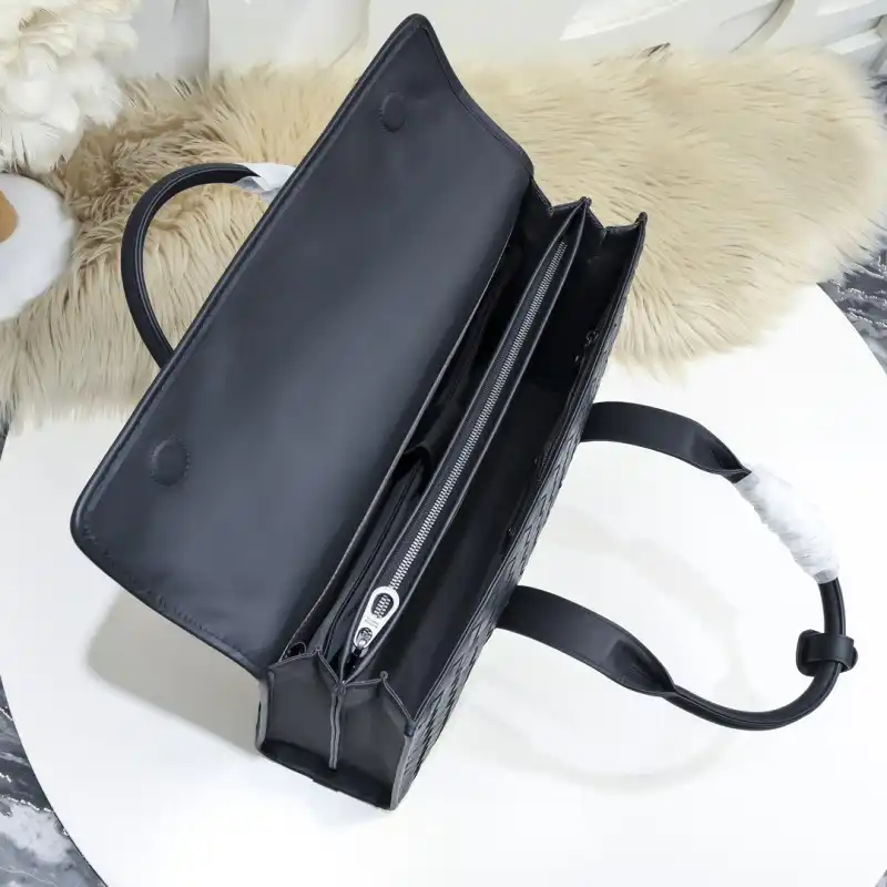 bo*te*ga Ve*ne*ta bags 2406ya0002