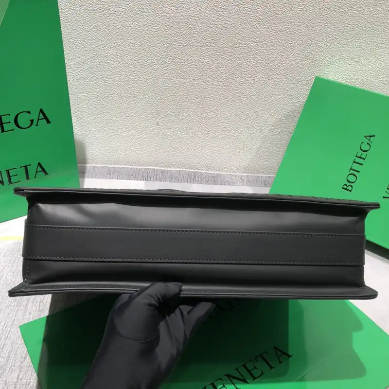 bo*te*ga Ve*ne*ta bags 2406ya0018