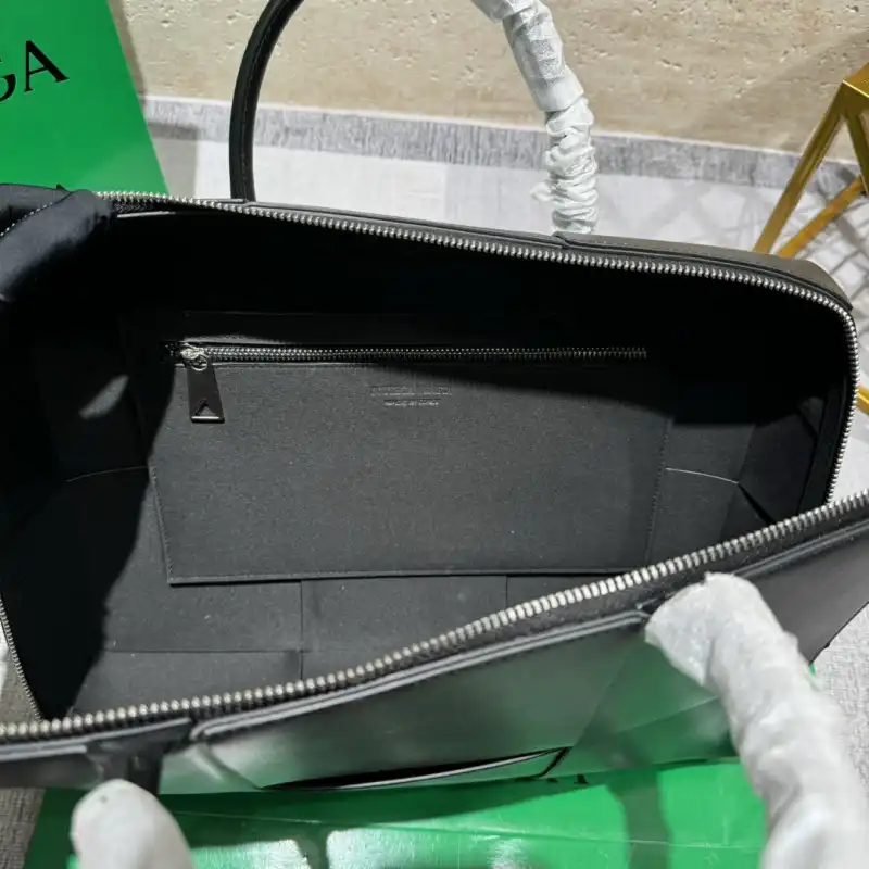 bo*te*ga Ve*ne*ta bags 2406ya0020