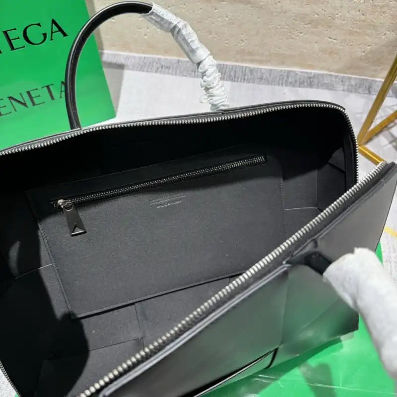 bo*te*ga Ve*ne*ta bags 2406ya0020