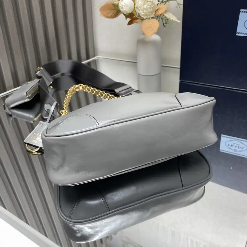 Pra*a bags 2406ya0107