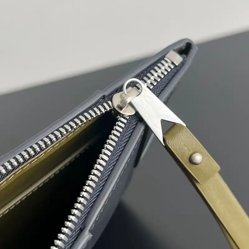 bo*te*ga Ve*ne*ta bags 2409sf0011