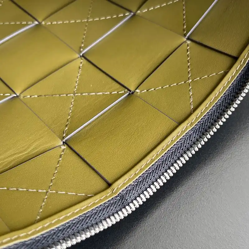 bo*te*ga Ve*ne*ta bags 2409sf0011