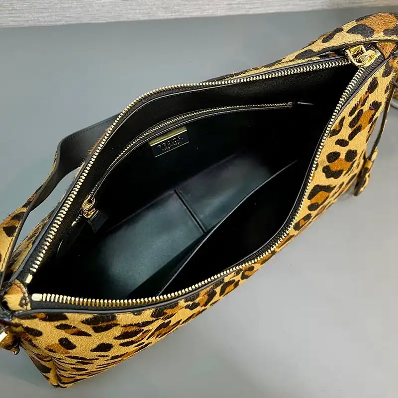 Pra*a bags 2411ya0020