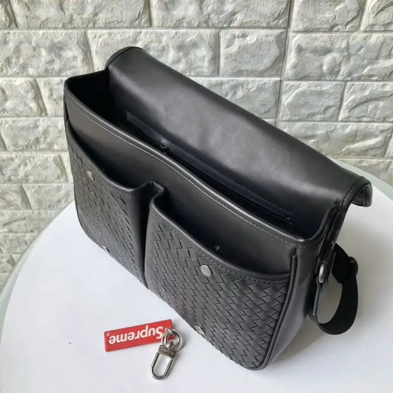 bo*te*ga Ve*ne*ta bag 20ya11037