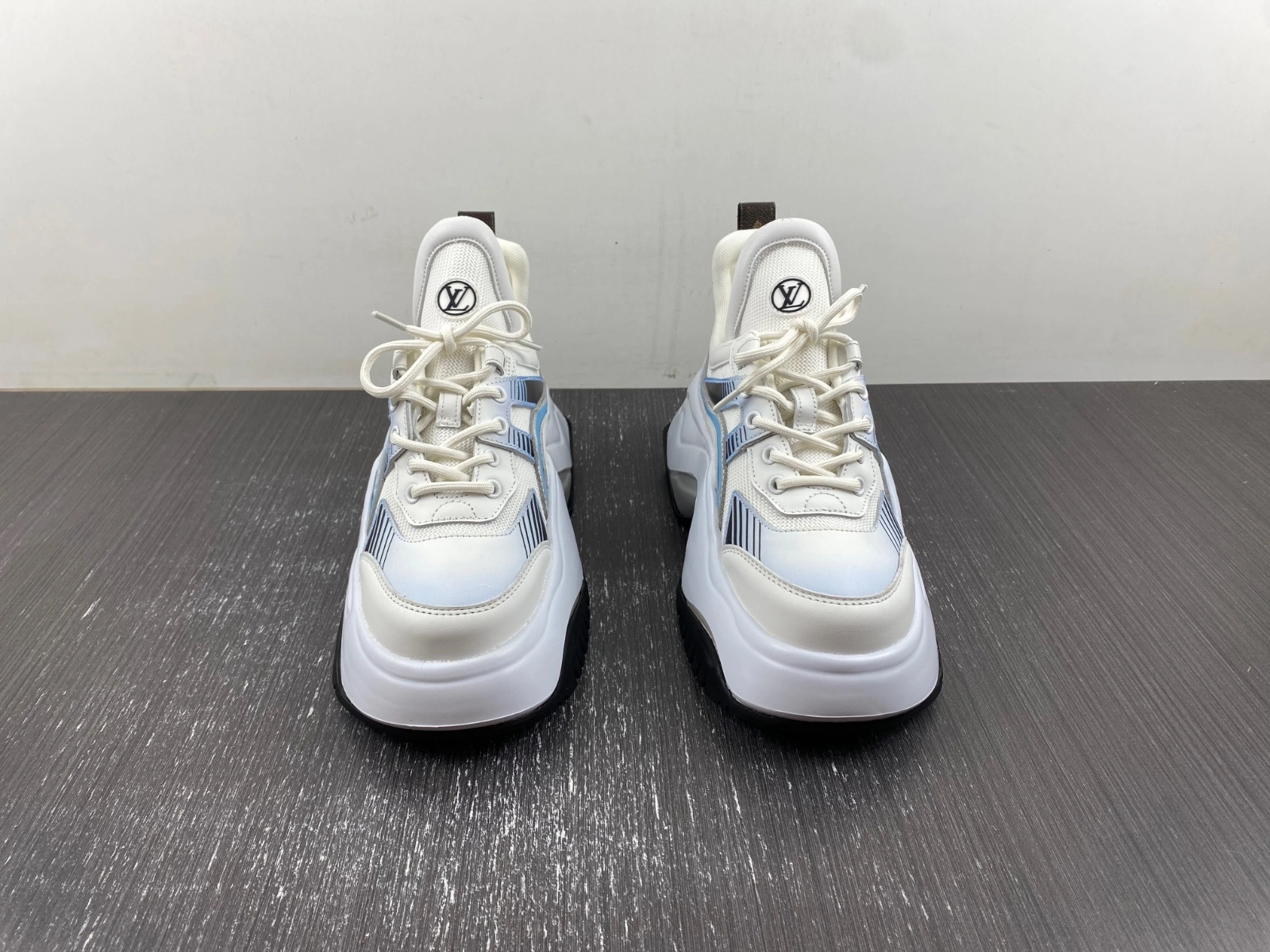 quickdry 1 V*t0n archlight sneakers lv 2135