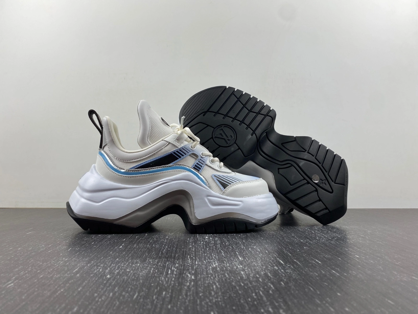 quickdry 1 V*t0n archlight sneakers lv 2135