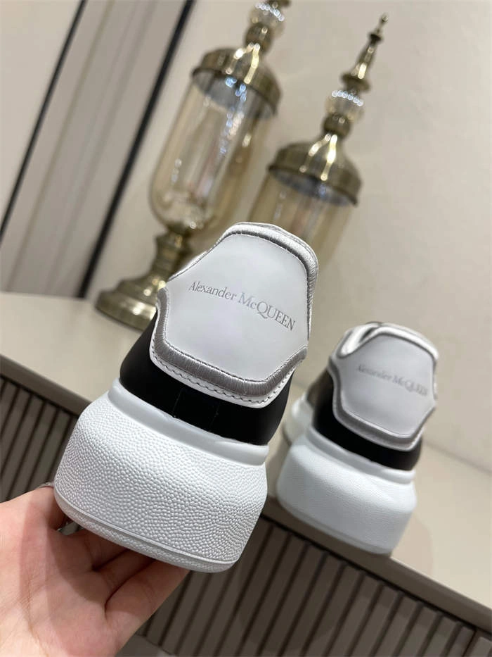 ale*d*r M*Q*en oversized sleek 2586