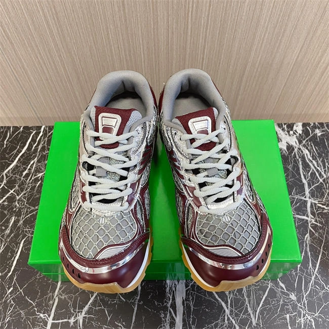 bo*te*ga Ve*ne*ta sneaker timeless 2605