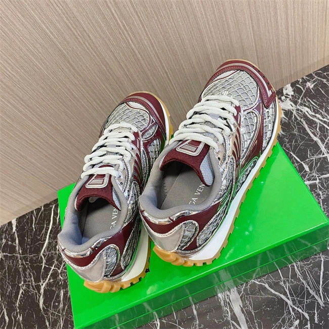 bo*te*ga Ve*ne*ta sneaker timeless 2605