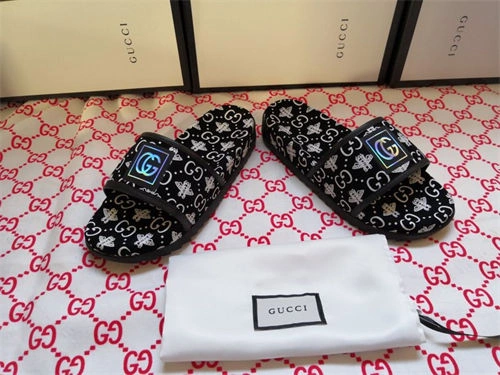 Minimalist Gocci Slipper 5715
