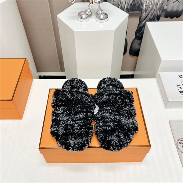 H Slipper Affordable 2319