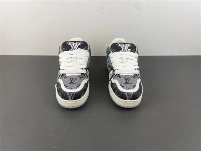 freshlook l0*is V*t0n lv trainer 1652