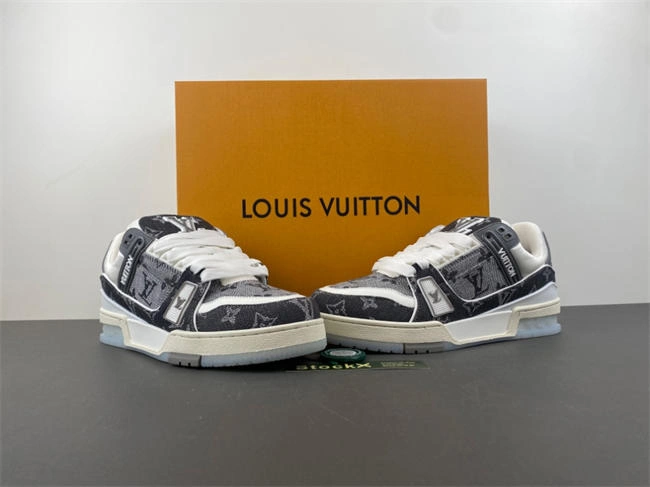 freshlook l0*is V*t0n lv trainer 1652