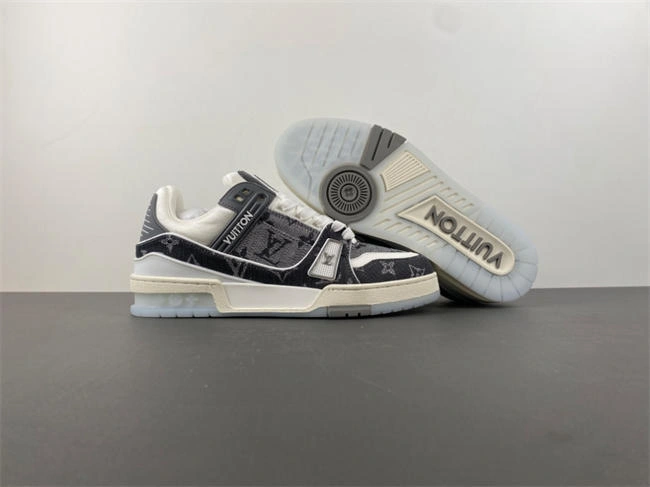 freshlook l0*is V*t0n lv trainer 1652