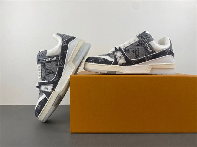 freshlook l0*is V*t0n lv trainer 1652