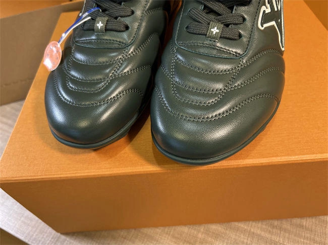 l0*is V*t0n sleek 1667