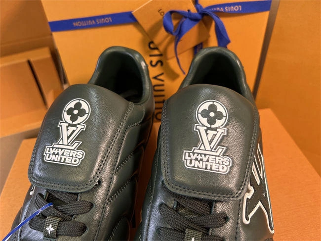 l0*is V*t0n sleek 1667