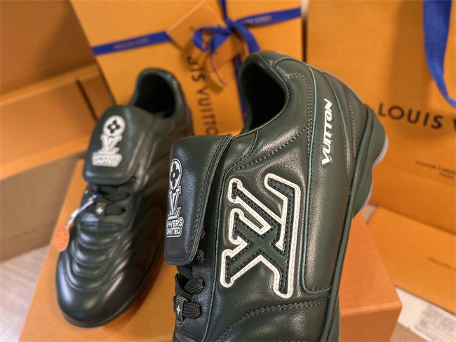 l0*is V*t0n sleek 1667