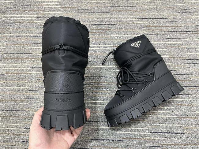 elegant Pra*a boot 3244