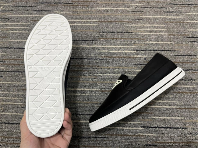 Pra*a leather sneaker fashionforward 3317