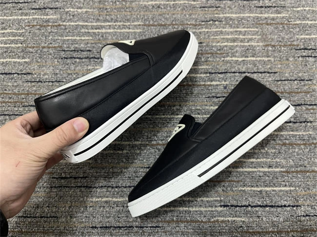 Pra*a leather sneaker fashionforward 3317