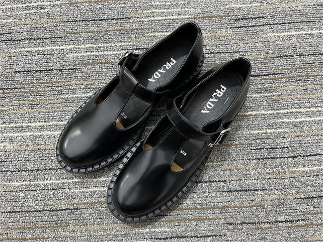 eyecatching Pra*a loafer women 3339