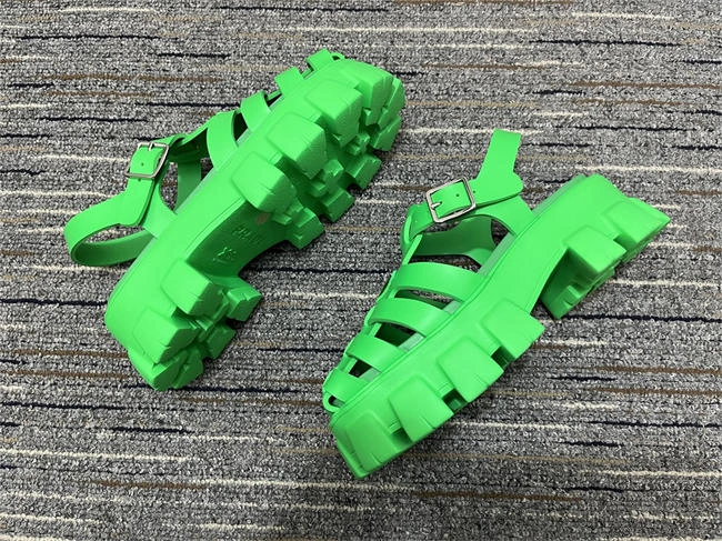 modern Pra*a slipper 3351