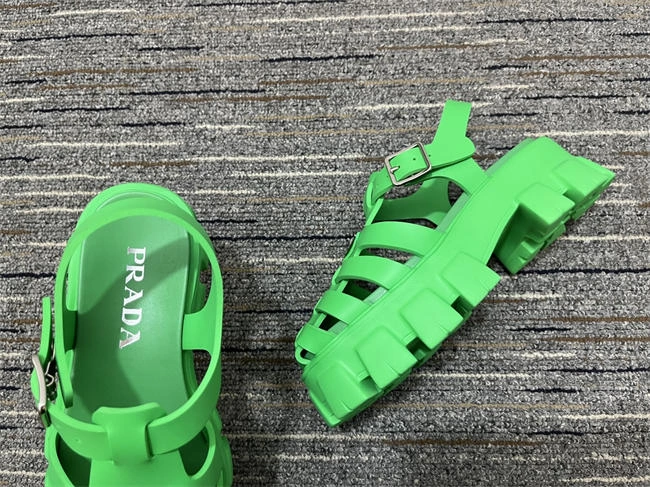 modern Pra*a slipper 3351