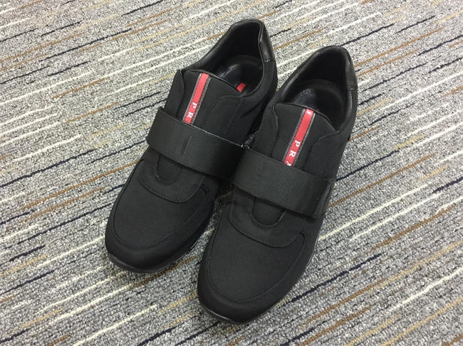 stretchable Pra*a sneaker 3368