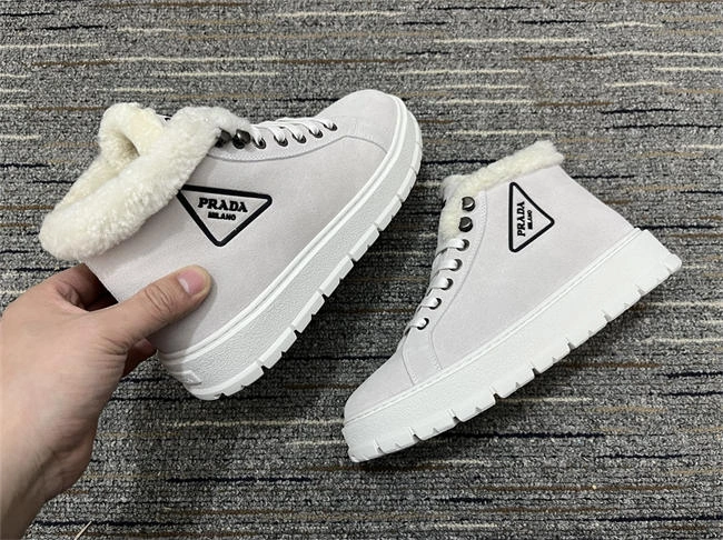 neat Pra*a sneaker women 3392